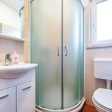 Four-bedroom In Bregi Vakantiehuis *