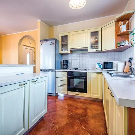 Four-bedroom In Bregi Vakantiehuis *