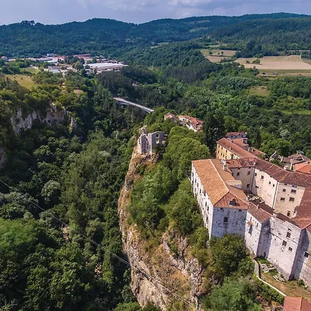 Four-bedroom In Bregi Vakantiehuis Katun Gracanski