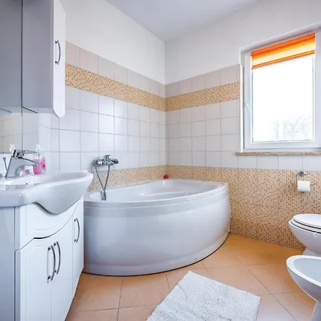 Four-bedroom In Bregi Vakantiehuis Katun Gracanski