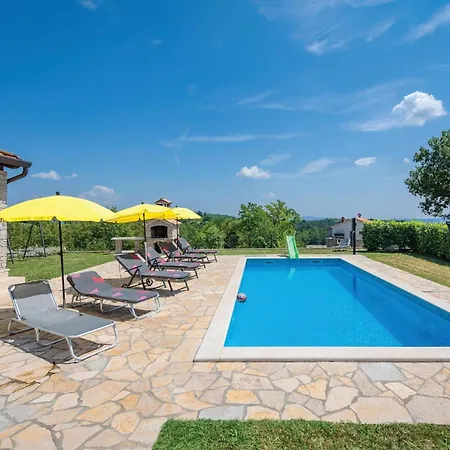 In Bregi With Outdoor Swimming Pool Holiday home