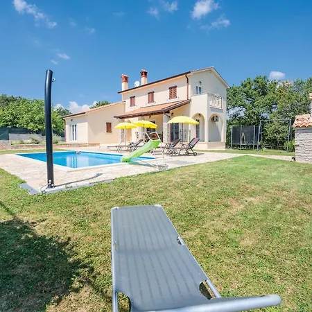 Holiday home In Bregi With Outdoor Swimming Pool Katun Gracanski
